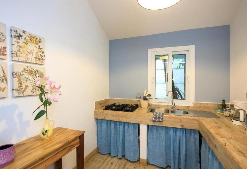 1ベッドルームハウス, Kalawala