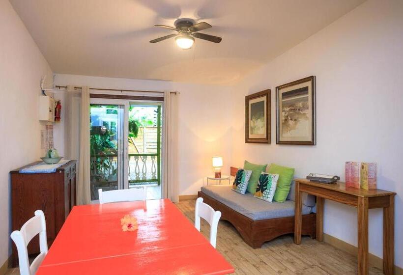 1ベッドルームハウス, Kalawala