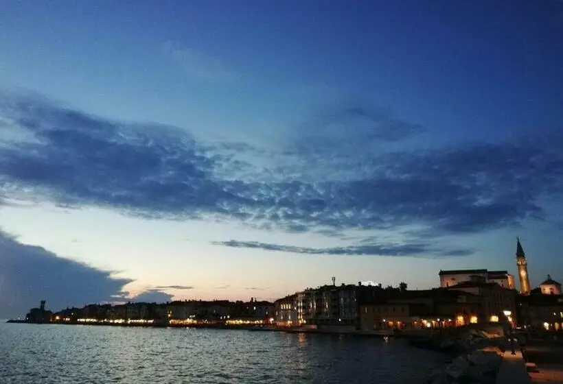اتاق عادی, Camera Al Porto Antico