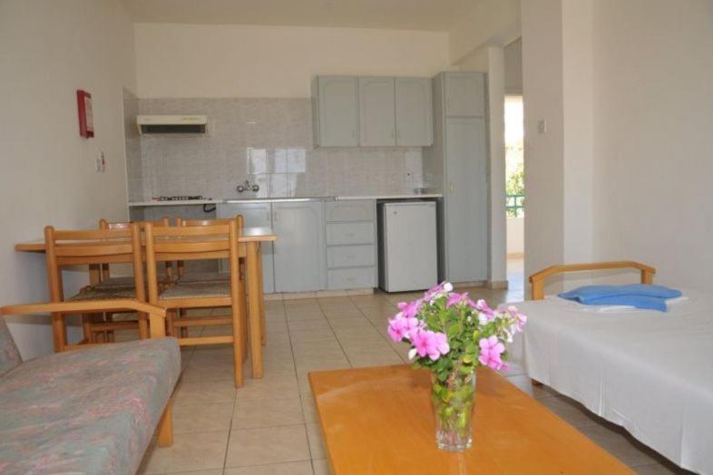 إستوديو قياسى, Debbiexenia Hotel Apartments