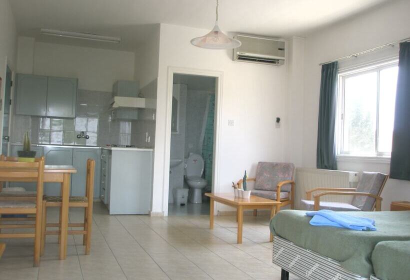 إستوديو قياسى, Debbiexenia Hotel Apartments