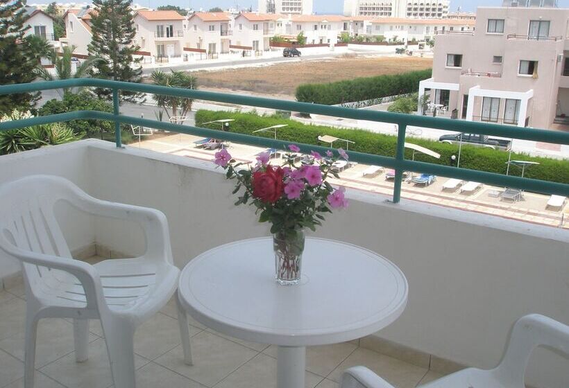 إستوديو قياسى, Debbiexenia Hotel Apartments