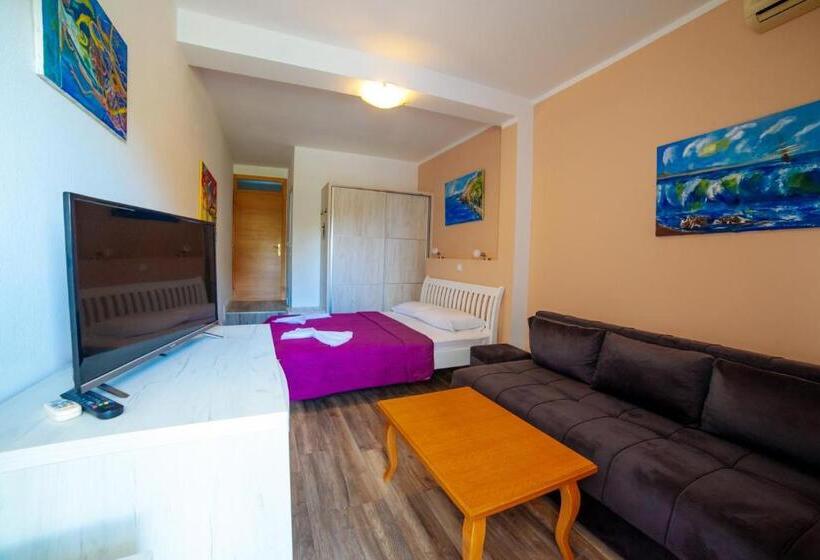 اتاق استاندارد با چشم‌انداز دریا, Apartments Art