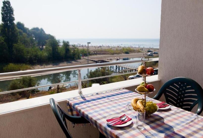 اتاق استاندارد با چشم‌انداز دریا, Apartments Art