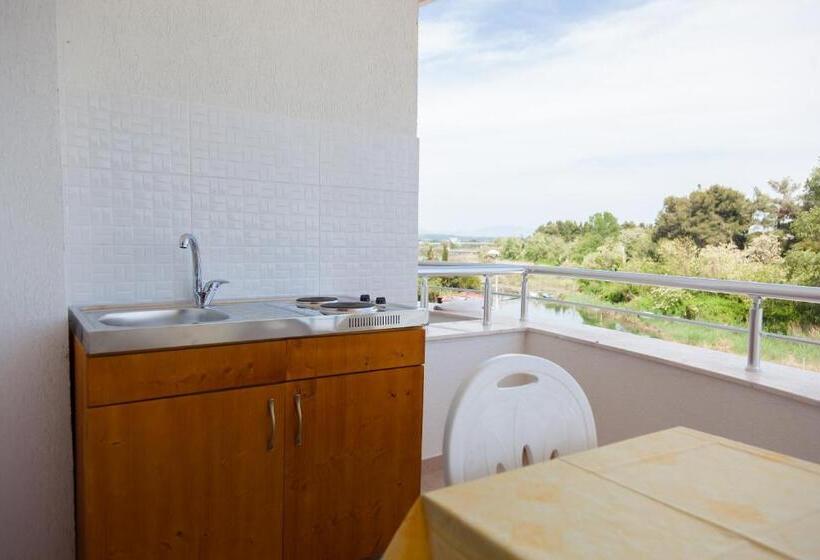 استودیوی استاندارد با چشم‌انداز دریا, Apartments Art