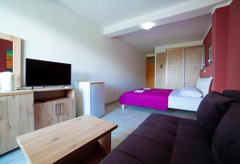 اتاق استاندارد با چشم‌انداز دریا, Apartments Art