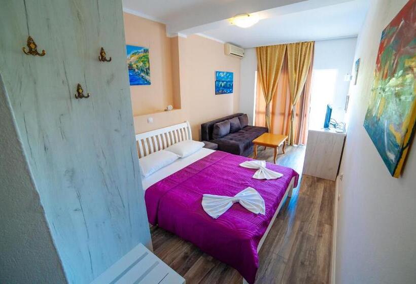 اتاق استاندارد با چشم‌انداز دریا, Apartments Art