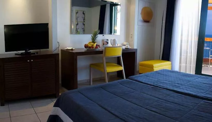 オーシャンビュースタンダードルーム, Louis Apostolata Island Resort