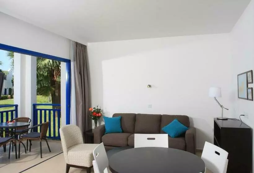 庭の見える1ベッドルームアパートメント, Marismare Apartments