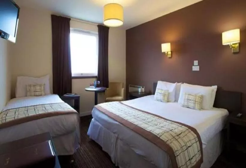 Standard Neljän Hengen Huone, Dunollie Hotel ‘a Bespoke Hotel’