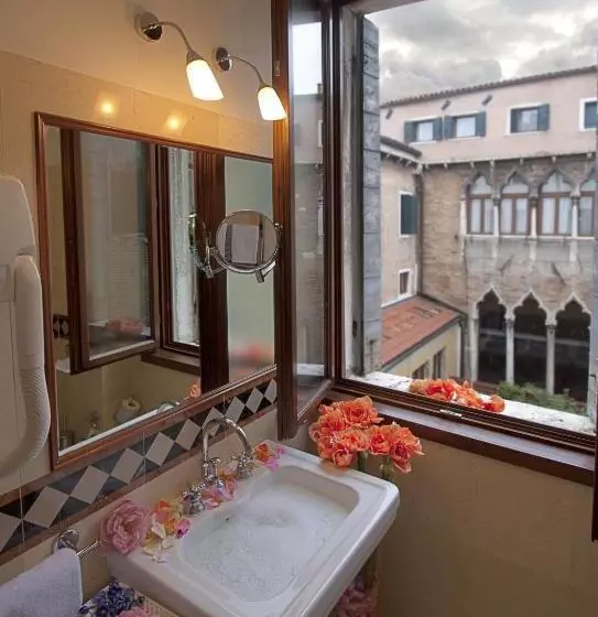 اتاق لوکس, Al Ponte Dei Sospiri
