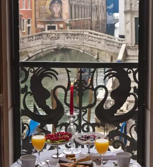 سوئیت جونیور با چشمانداز, Al Ponte Dei Sospiri