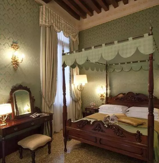 سوئیت جونیور با چشمانداز, Al Ponte Dei Sospiri