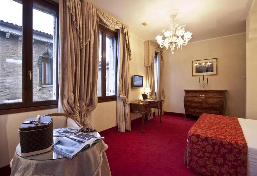 سوئیت جونیور با چشم‌انداز, Al Ponte Dei Sospiri