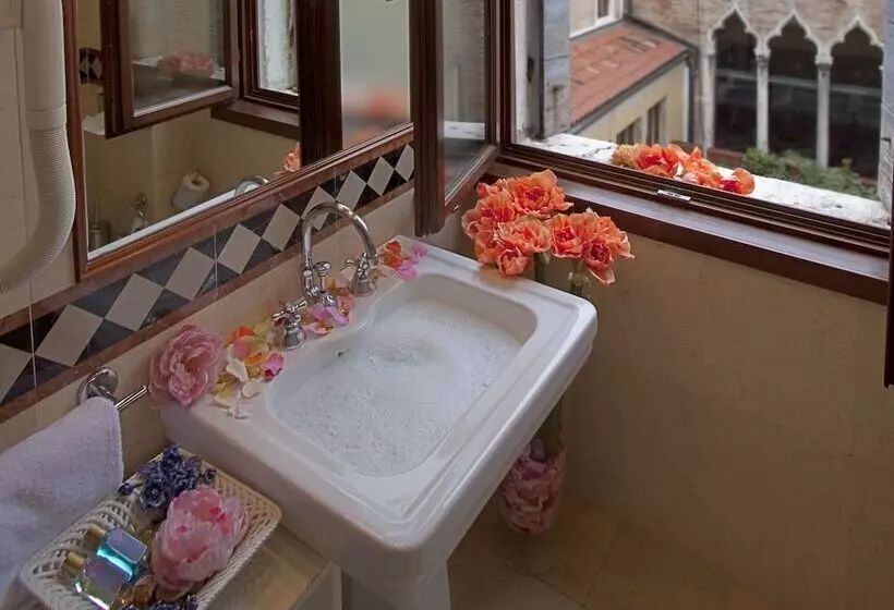 اتاق لوکس, Al Ponte Dei Sospiri