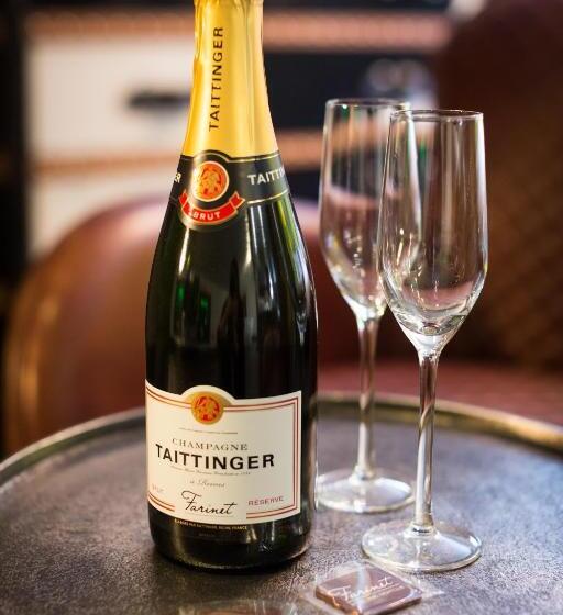 اتاق پنت هاوس, Farinet