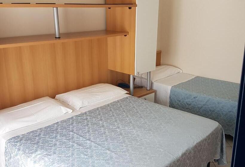 חדר סטנדרט לשלושה, Felicioni