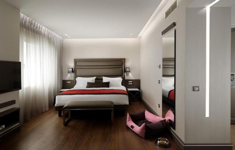 Полулюкс, Holiday Suites