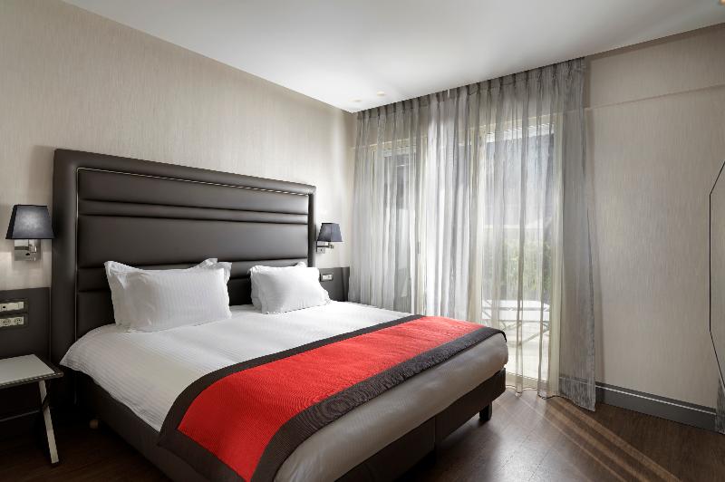 סוויטת ג'וניור, Holiday Suites