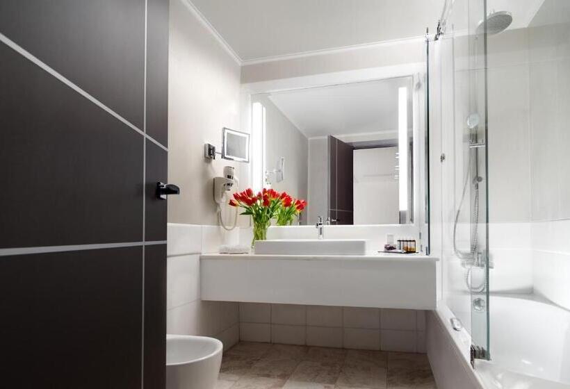 סוויטת ג'וניור, Holiday Suites