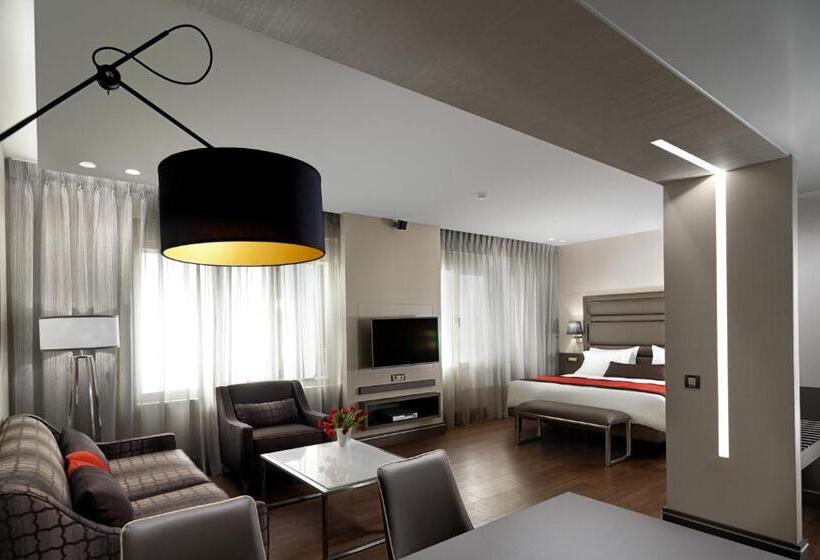 סוויטת ג'וניור, Holiday Suites