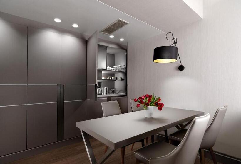 סוויטת ג'וניור, Holiday Suites