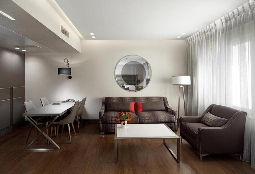 Полулюкс, Holiday Suites