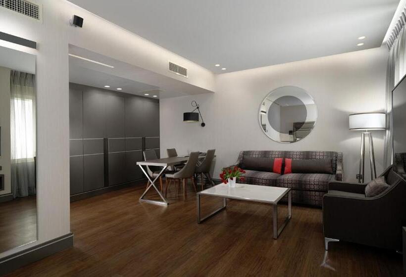 סוויטת ג'וניור, Holiday Suites