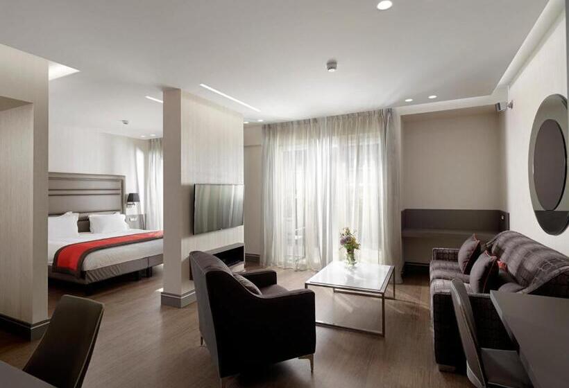 חדר משפחתי, Holiday Suites