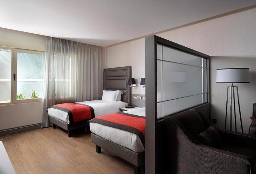 Семейный Номер, Holiday Suites