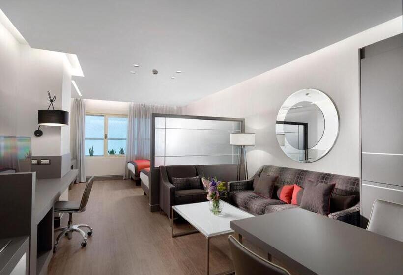 חדר משפחתי, Holiday Suites