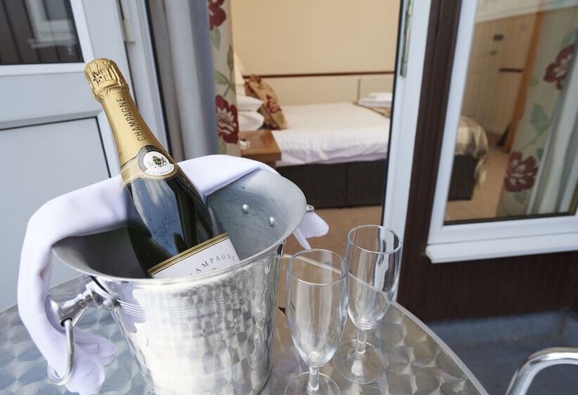 带观景的标准间, Loch Ness Clansman