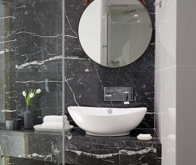 جناح جونيور, Luxembourg