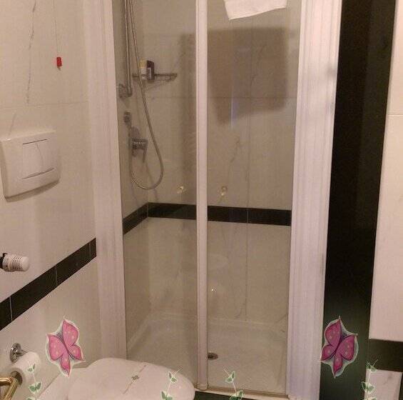 חדר סטנדרט יחיד, Meeting