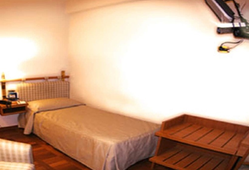 חדר סטנדרט יחיד, Meeting