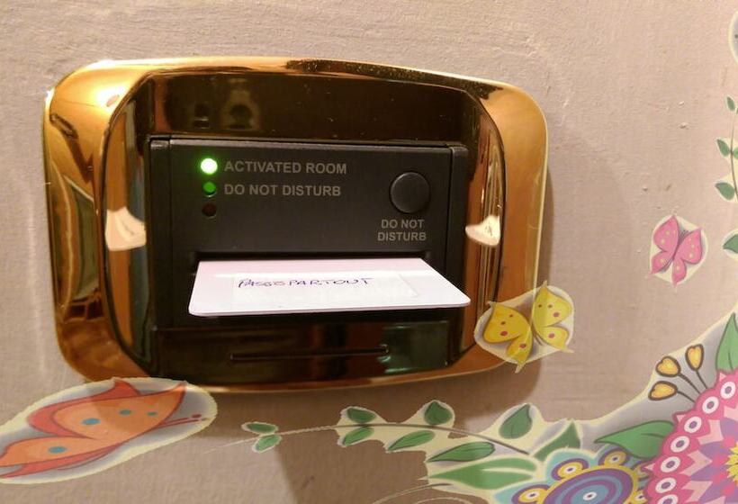 חדר סטנדרט, Meeting