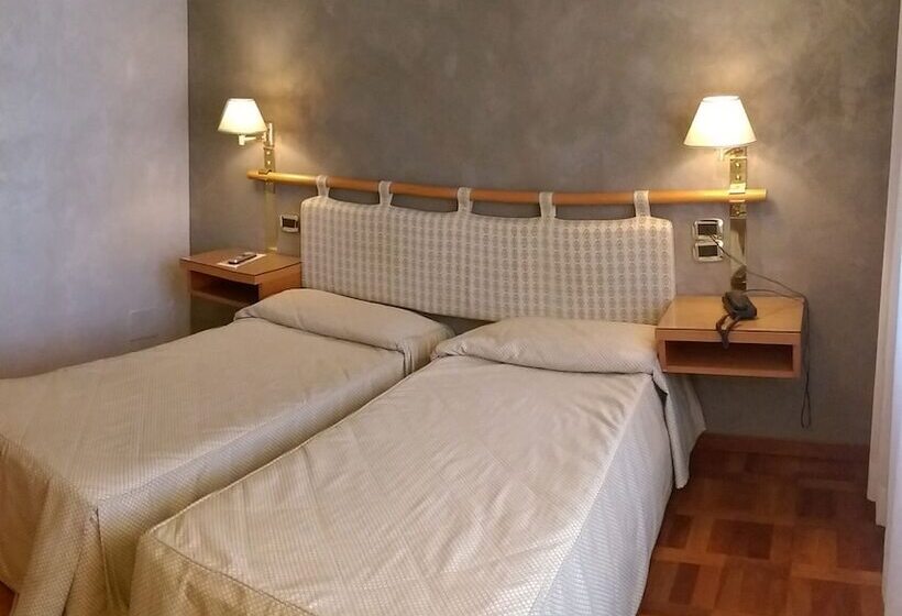 חדר סטנדרט, Meeting