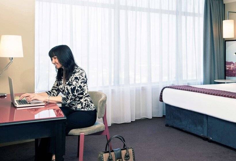 三人经典房间, Mercure Cardiff Holland House Hotel & Spa