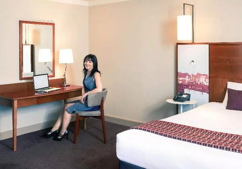 سوییت لوکس, Mercure Cardiff Holland House Hotel & Spa