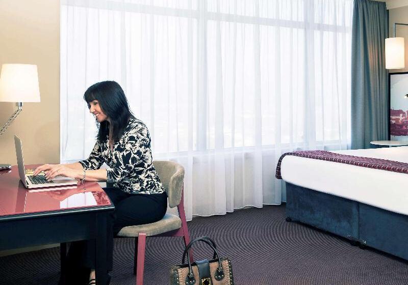 三人经典房间, Mercure Cardiff Holland House Hotel & Spa