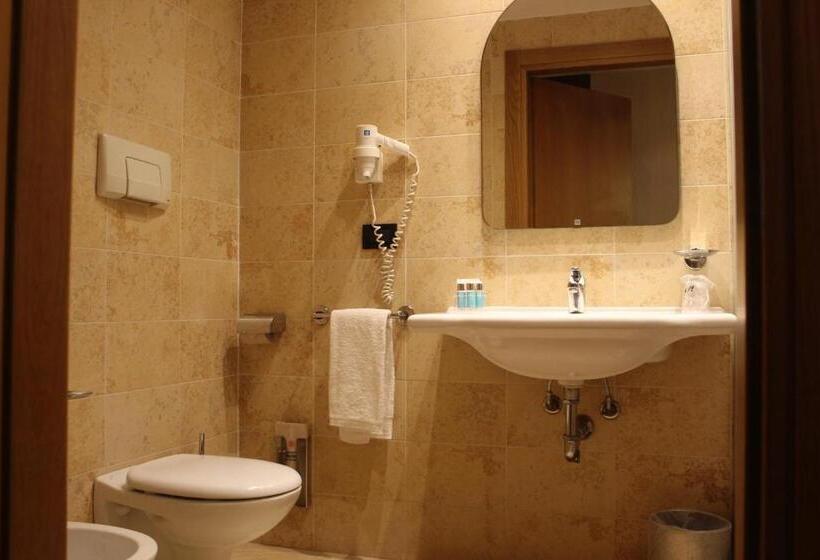 اتاق استاندارد یک نفره, Mh Hotel Piacenza Fiera