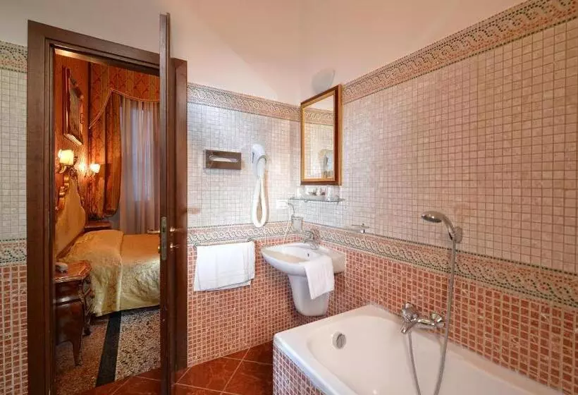 اتاق سوپریور سه تخته, Residenza Hotel San Maurizio