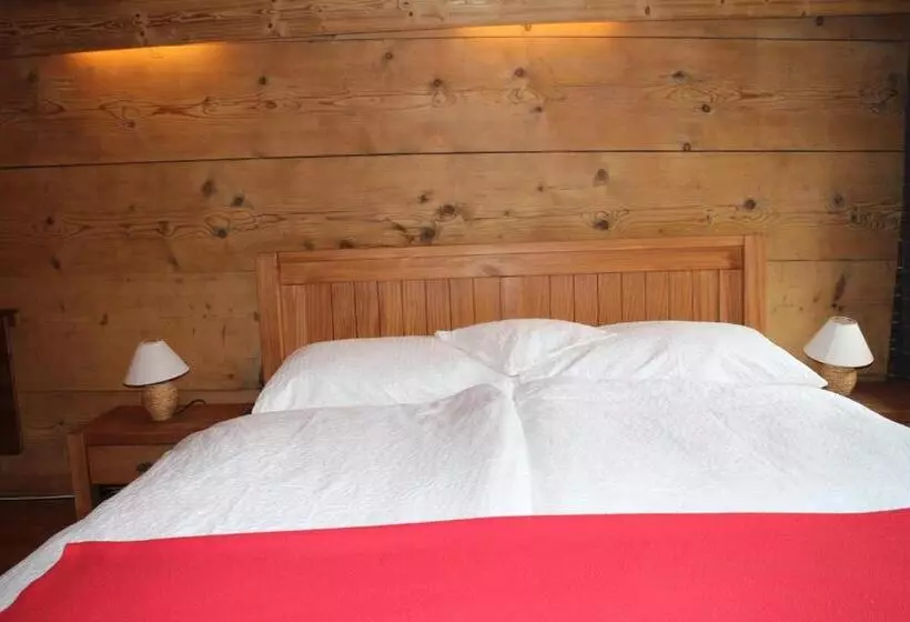 Standard Room, Restaurant Les Lilas