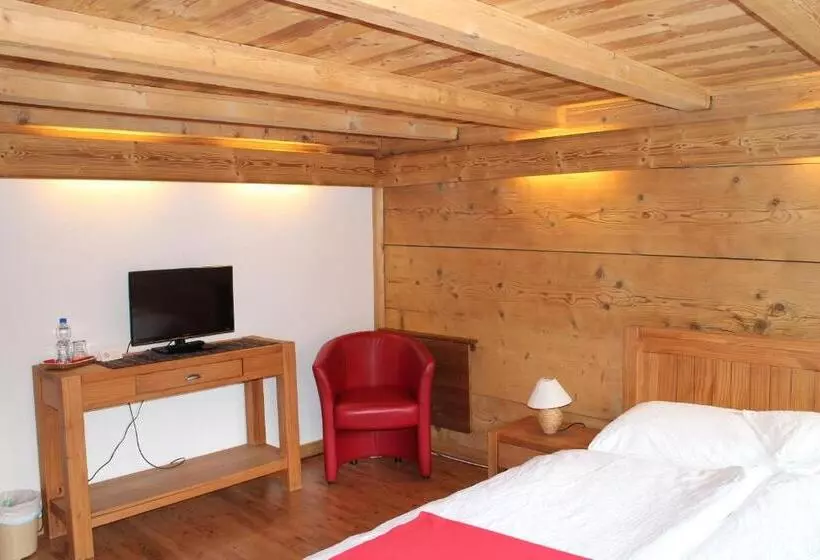 Standard Room, Restaurant Les Lilas