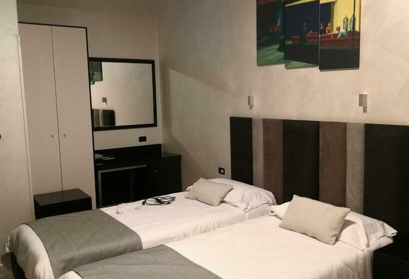 חדר סטנדרט לשלושה, Rimini