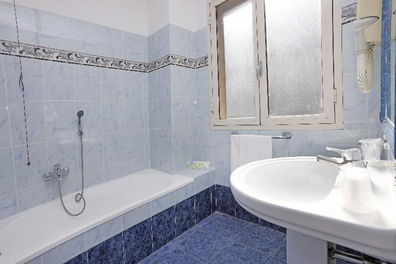 חדר סטנדרט לשלושה, Rimini