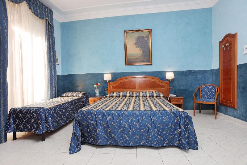 חדר סטנדרט לשלושה, Rimini