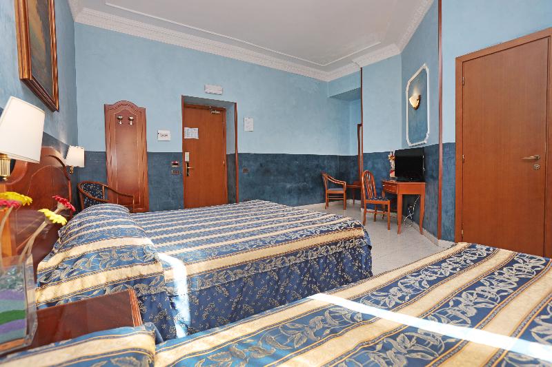 חדר סטנדרט לשלושה, Rimini