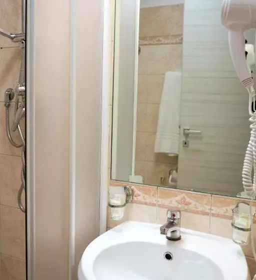 スタンダード４人部屋, Rossana House