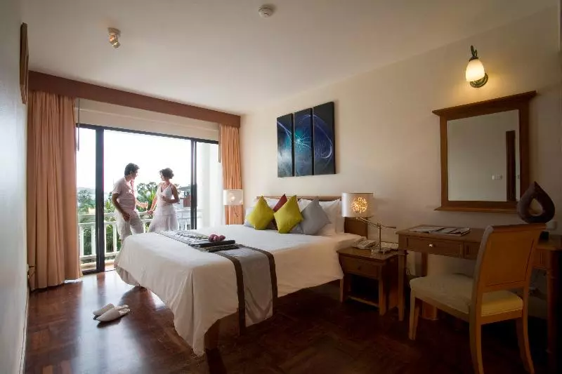 سوییت جونیور, Sunset Beach Resort   Sha Extra Plus